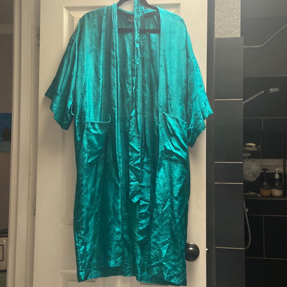 100% silk authentic robe made in Hong Kong worn once